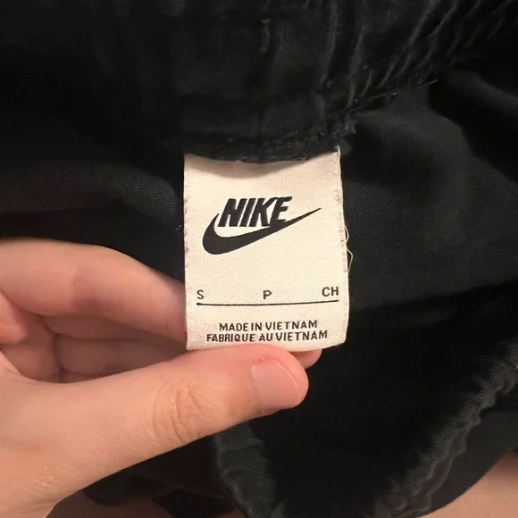 Nike Women’s Black Jogger Sweats - Picture 4 of 4